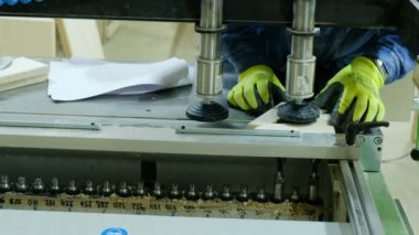 Okul mobilya için takımları modern eklemek-üstünde ağaç işleme makinesi üzerinde katkı