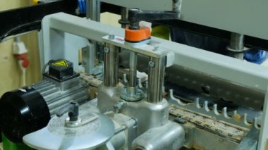 Sondaj ağaç işleme makinesi.