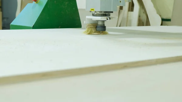 Modern woodworking machine in action. Cuts curly pieces from plywood sheet. Production of wooden furniture — Stock Photo, Image