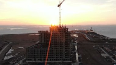 Bina inşaat, günbatımı, Dolly zoom etkisi altında havadan görünümü