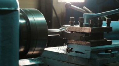 profesyonel metal torna doğru endüstriyel detay öğütür