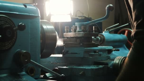 Man hands work with metal lathe spinning and grinding detail — Stock Video