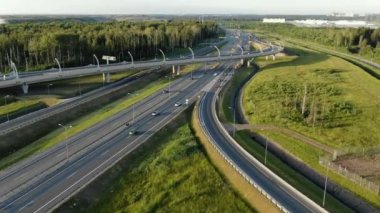modern aydınlatma ile resimli banliyö trafik kavşak