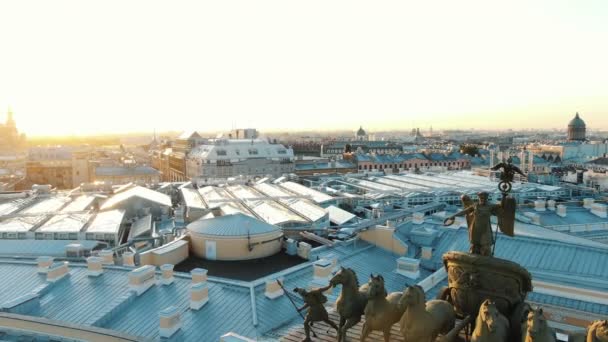 Capitale septentrionale coeur Place du Palais contre l'aube dorée — Video