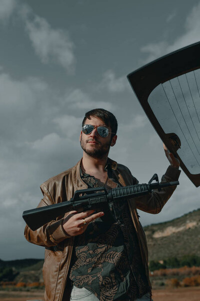 Человек с пистолетом. Человек с автоматом. Человек с пулеметом
.