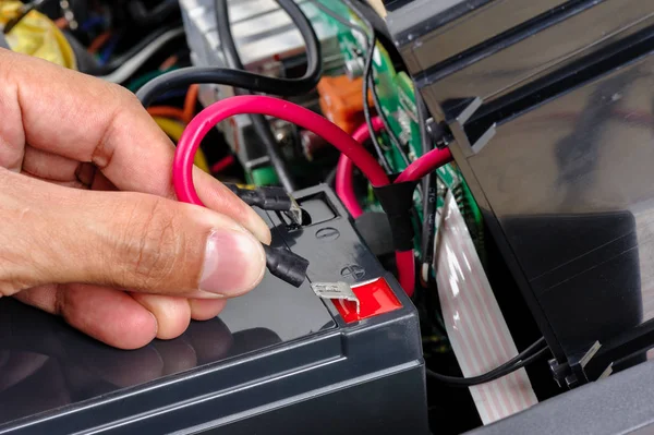 Teknikern Batteribyte Ups Uninterruptible Power Supply — Stockfoto
