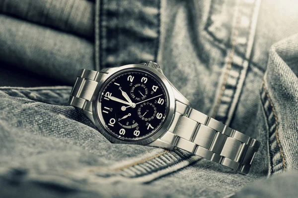 Närbild Militär Eller Fält Stil Armbandsur Lyx Automatisk Armbandsur För — Stockfoto