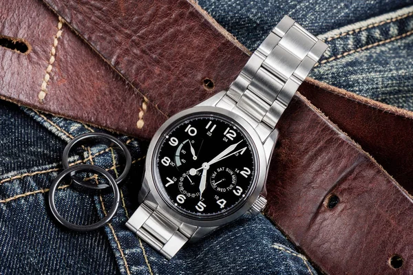 Zbliżenie Wojskowy Lub Pole Stylu Zegarek Luksusowy Automatyczny Zegarek Dla — Zdjęcie stockowe