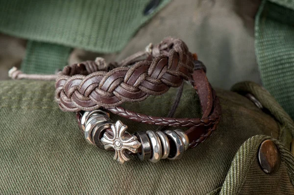 Primer Plano Pulsera Cuero Los Hombres Accesorios Los Hombres —  Fotos de Stock