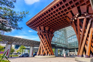 Kanazawa, Japonya - 16 Mayıs 2016: Jr Kanazawa İstasyonu cephe.