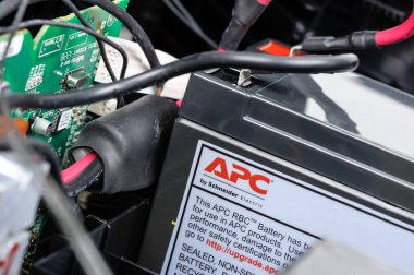 Bangkok, Tayland - 27 Haziran 2016: Apc yedek pil Ups için. APC Schneider Electric tarafından kesintisiz güç kaynakları ve elektronik ürünler bir üreticidir.