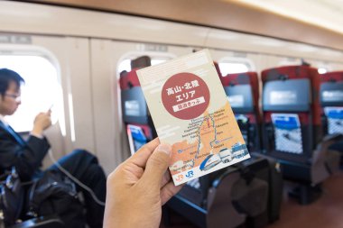 Takaoka, Japonya - 15 Mayıs 2016: Takayama-Hokuriku alan turist Pass. Ziyaret ettiğiniz Gero-Onsen, Takayama, Toyama, Kanazawa, Kaga-Onsen için Jr satırlarının sınırlı express üzerinde sınırsız rides.