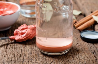 Kireçtaşı çözüm. Kireçtaşı çözümdür su ile karışık ve Tay gıda sık kullanılan alt yerleşmek kireçtaşı parçacıkları izin bozulmamış yaptı kireçtaşı Yapıştır.