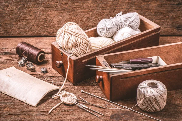 equipment for knitting and crochet (crochet hook, yarn, wool, needle)