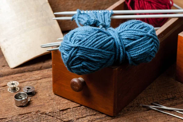 equipment for knitting and crochet (crochet hook, yarn, wool, needle)