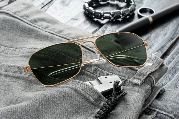 Accesorios Para Hombres Gafas Sol Primer Plano Con Montura Dorada — Foto de Stock