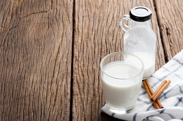 Szklankę mleka — Zdjęcie stockowe