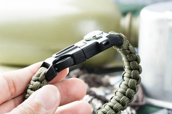 Groene Survival armband — Stockfoto