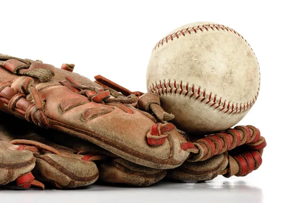 Beyaz üzerinde beyzbol eldiveni — Stok fotoğraf
