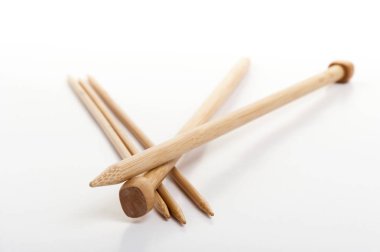 izole örgü iğneleri