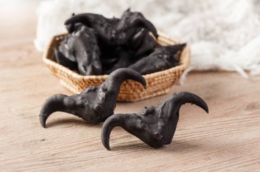 Suya yakın caltrop