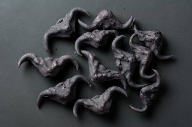 Suya yakın caltrop