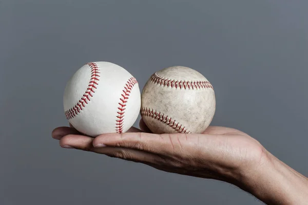 Közelről Baseball Ember Kezében Elszigetelt Háttérben — Stock Fotó