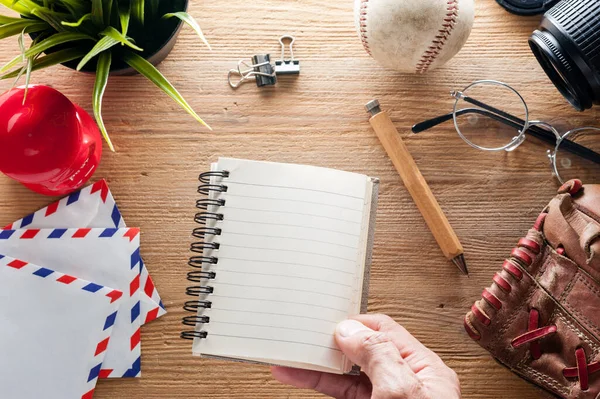 Escritorio Madera Con Fondo Papel Portátil Blanco —  Fotos de Stock