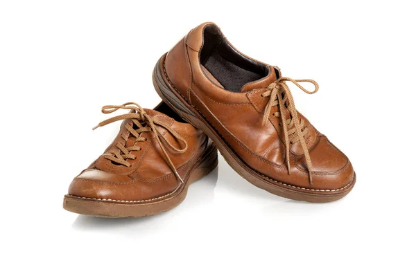 Beyaz Arka Plandaki Erkekler Için Eski Kahverengi Deri Ayakkabılar — Stok fotoğraf
