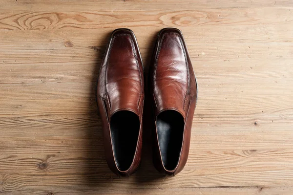 Коричневе Шкіряне Взуття Чоловіків Розкішне Шкіряне Взуття Дерев Яному Фоні — стокове фото
