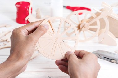 Balsa tahtası bisiklet seti, hobi ve eğlence konsepti.