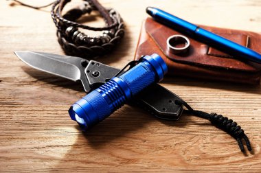 mavi kutsanmış alüminyum cep LED el feneri Everyday Taşıma (EDC) için, sığ alan derinliği