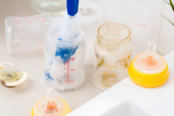 Washing Baby Bottles Nipples Soft Bottle Brush Dishwashing Liquid — Stock Photo, Image