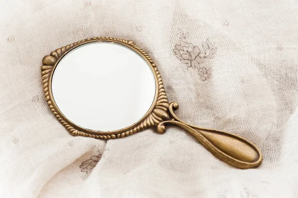 Estilo Vintage Mulheres Espelho Mão Gadget Mulheres Conceito Beleza — Fotografia de Stock