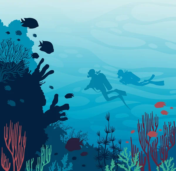 两个潜水员的剪影在珊瑚礁和海洋生物在蓝色的海洋附近游泳 向量冒险例证 水下海洋生物 — 图库矢量图片