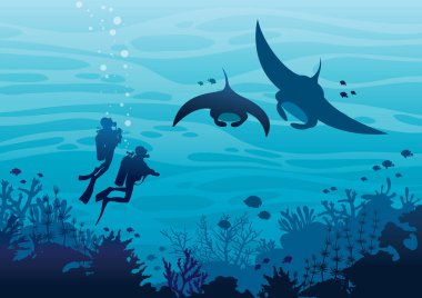 Sualtı tropikal deniz yaban hayatı. Tüplü dalgıçlar silüeti ve iki mantas mercan yüzme resif ve balıklar mavi deniz okyanus üzerinde. Vektör deniz çizim. Su sporları.