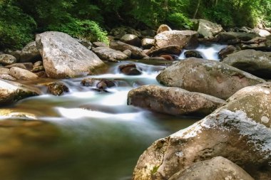 Falls yakınındaki bacaları