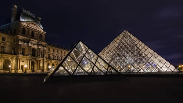 Musee Pirámides Del Louvre — Foto de Stock