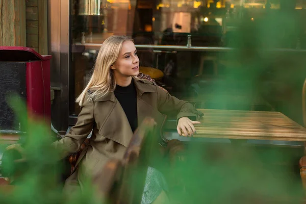 Pretty blondie in cafe — Stock Photo, Image