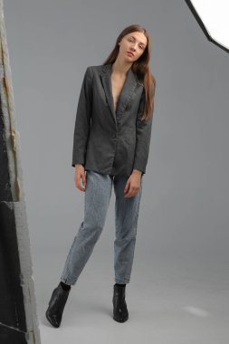 tam uzunlukta portre Studio moda modeli