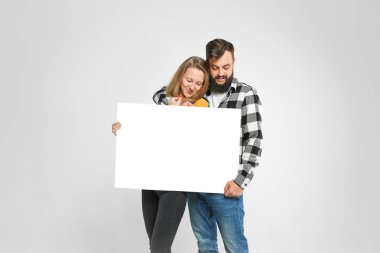 iki mutlu sevgi dolu insanlar mockup posteri ile