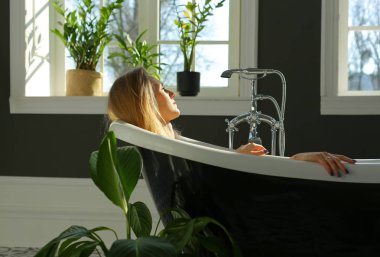 Sakin rahat kadın banyo
