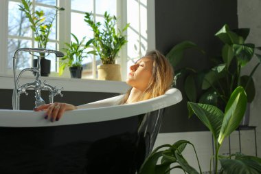Sakin rahat kadın banyo