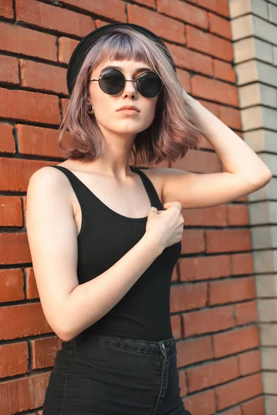 Young Woman Hat Sunglasses Standing Brick Wall — Stock Photo, Image