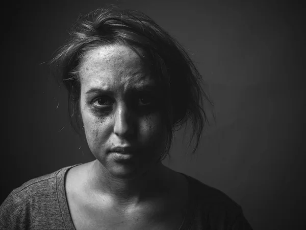 Jovem Com Untada Maquiagem Preto Branco Tecla Baixa — Fotografia de Stock