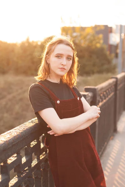 Porträt Einer Jungen Frau Abend Freien — Stockfoto