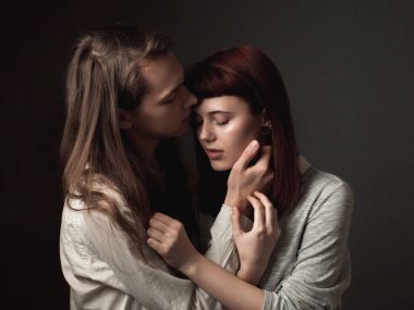 Âşık bir çift. Studio