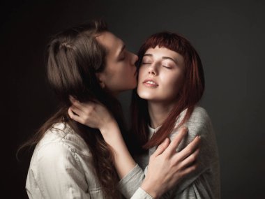 Âşık bir çift. Studio. Düşük anahtar