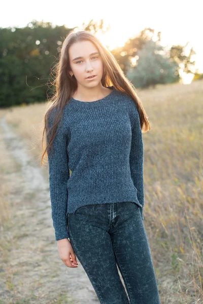 Portrait Young Woman Outdoors Sunset — Stock Photo, Image