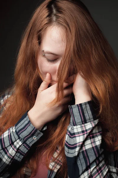 Bella Giovane Donna Con Capelli Rossi — Foto Stock